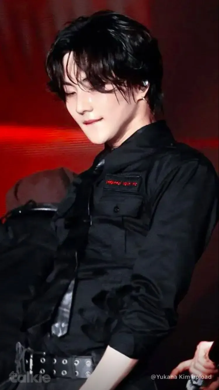 ai character: 𝘑𝘶𝘯𝘨𝘸𝘰𝘯 background