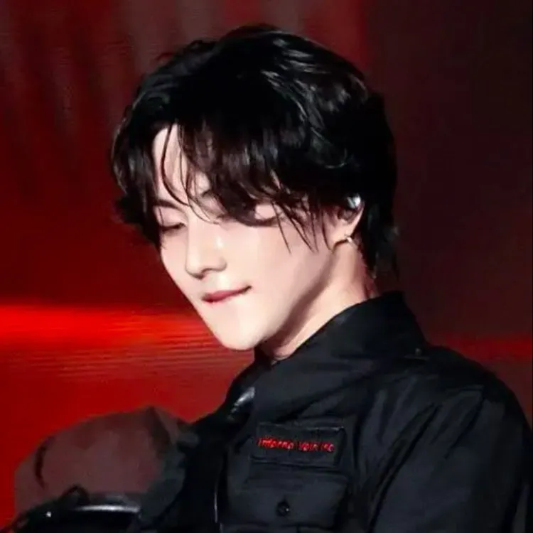 chat with ai character: 𝘑𝘶𝘯𝘨𝘸𝘰𝘯