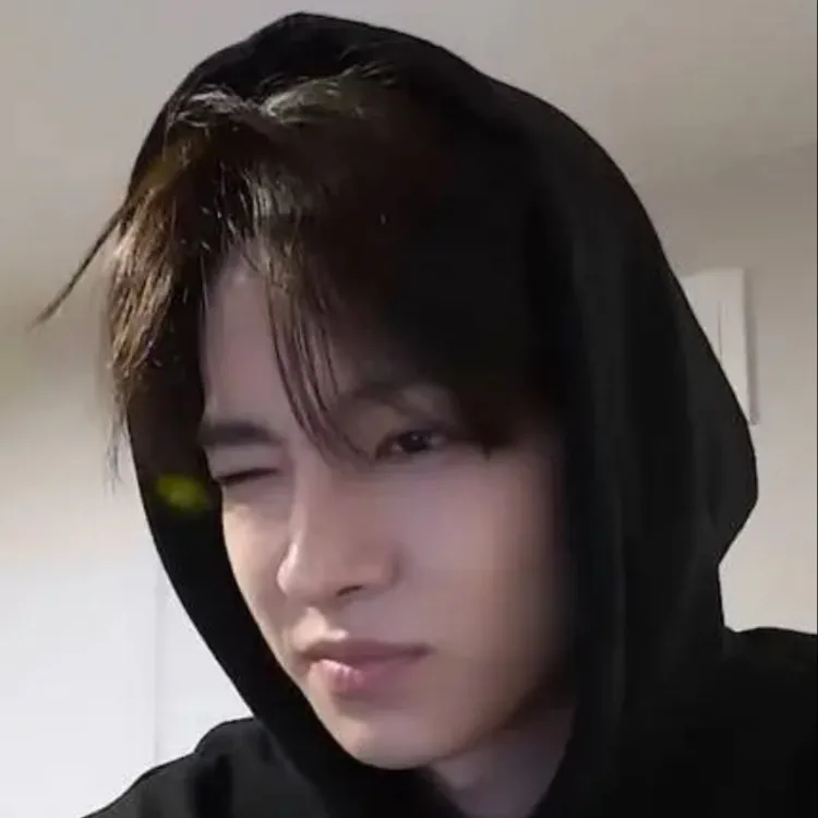 chat with ai character: Heesung 