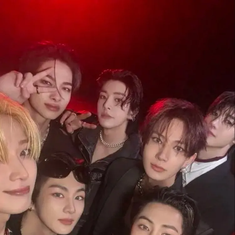 chat with ai character: ENHYPEN🧛🩸