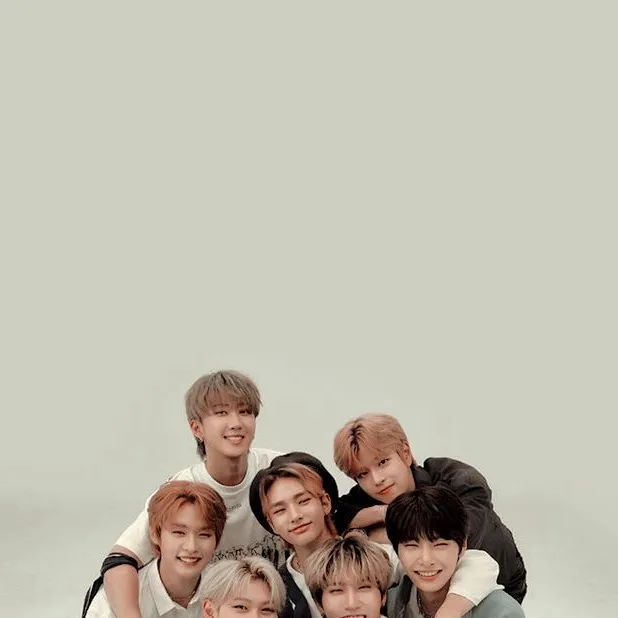 chat with ai character: Skz apocalypse 🧟