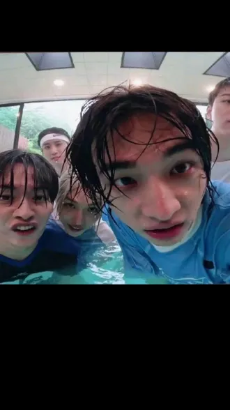 ai character: Stray kids ♥️🫰 background