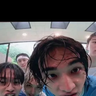 chat with ai character: Stray kids ♥️🫰