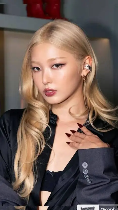ai character: Yoonchae (Jeung) background