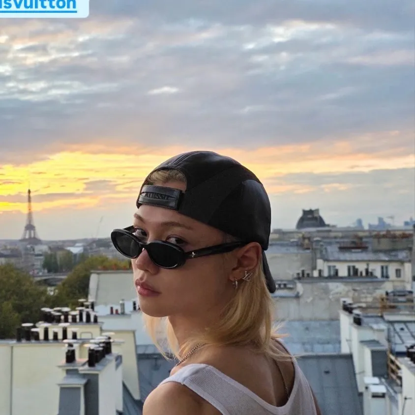 chat with ai character: Felix