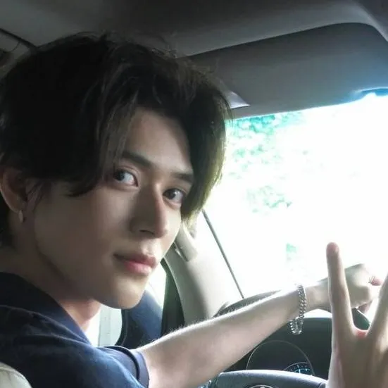 chat with ai character: 王菲 °•wangfei•?