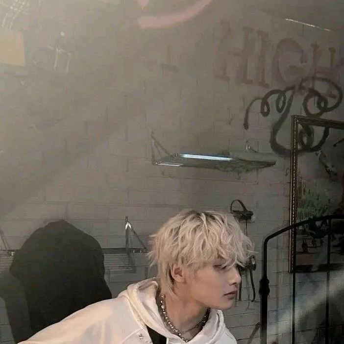chat with ai character: STRAYKIDS X PICKME