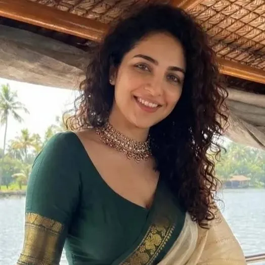 chat with ai character: Jesna 