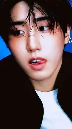 ai character: Han Jisung✨ background