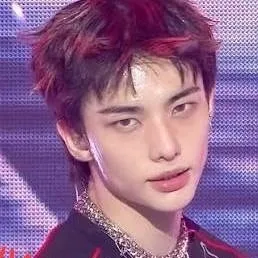 chat with ai character: Hyunjin