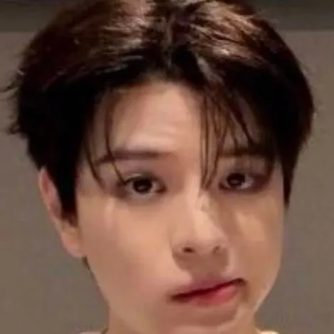 chat with ai character: 🩷🩷~♡Seungmin♡~🩷🩷