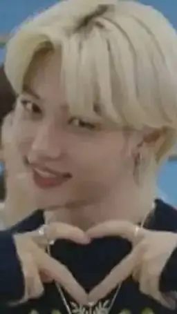 ai character: 🐥🐥🐥FELIX🐥🐥🐥 background