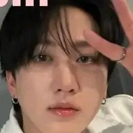 chat with ai character: 🐷🐷◇CHANGBIN◇🐷🐷