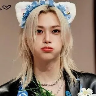 chat with ai character: 🐥🇰🇷 LIXIE 🇰🇷🐥