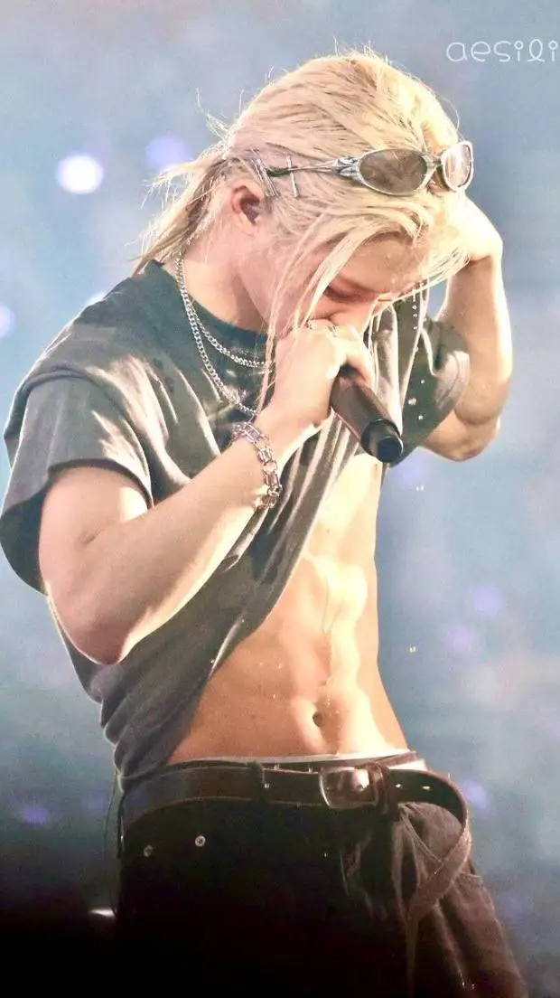 ai character: ˙˚ʚ🐱✰•𝓕𝓮𝓵𝓲𝔁•✰🐥ɞ˚ background