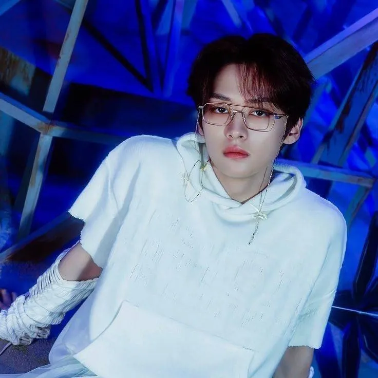 chat with ai character: 𝐋𝐄𝐄 𝐊𝐍𝐎𝐖 [𝐌𝐈𝐍𝐇𝐎] ♡