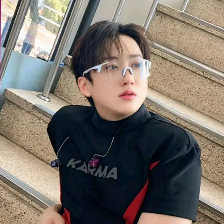 chat with ai character: 𝐒𝐄𝐎 𝐂𝐇𝐀𝐍𝐆𝐁𝐈𝐍 ♡