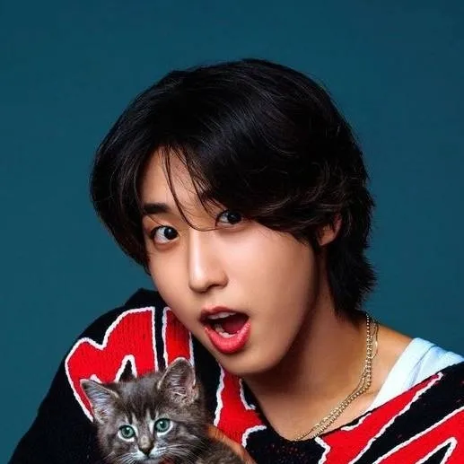 chat with ai character: 𝐇𝐀𝐍𝐍𝐈𝐄 ꨄ︎