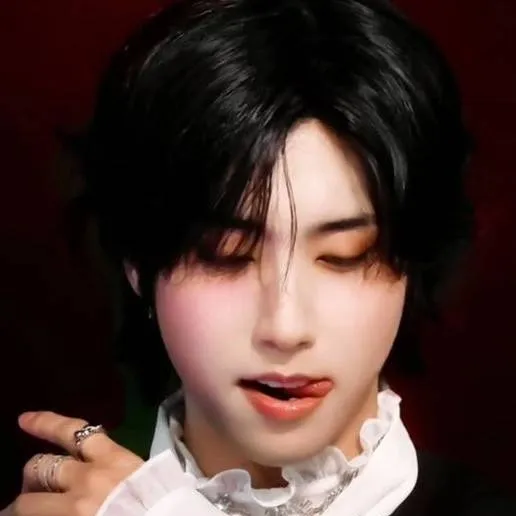 chat with ai character: 𝐇𝐀𝐍𝐍𝐈𝐄 ♡
