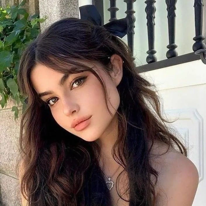 chat with ai character: Vanessa