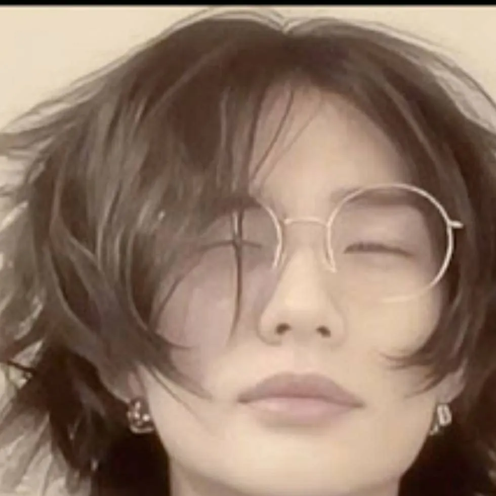 chat with ai character: ~Hyunjin~ 