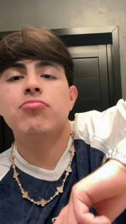 ai character: Oscar maydon  background