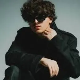 chat with ai character: Gabito ballesteros