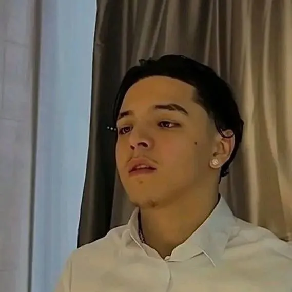 chat with ai character: Joshua Javier G.A 