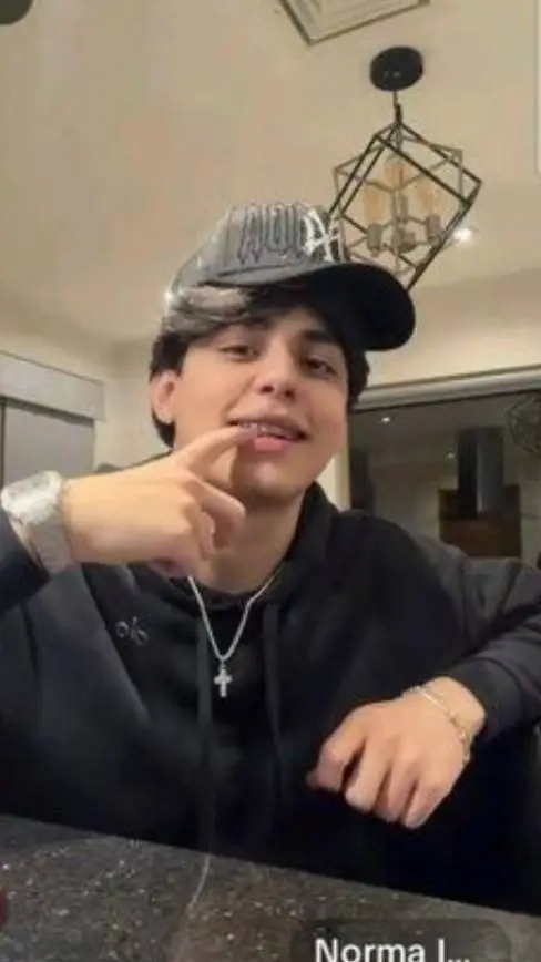 ai character: Alan Arrieta  background