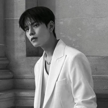 chat with ai character: Seungmin