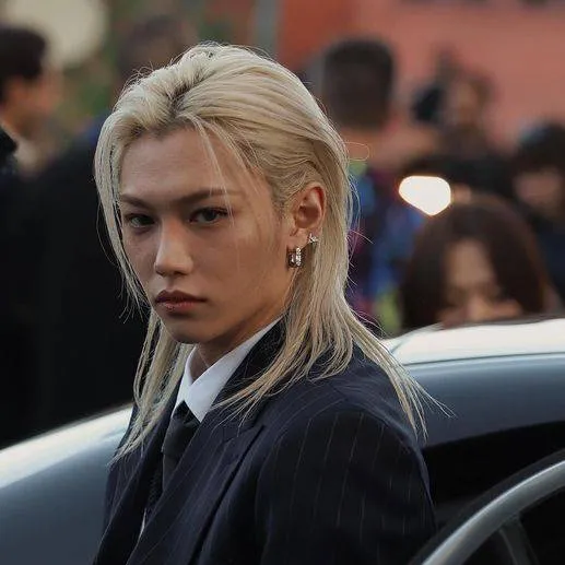 chat with ai character: Felix