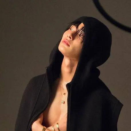 chat with ai character: Jeongin {I.N}