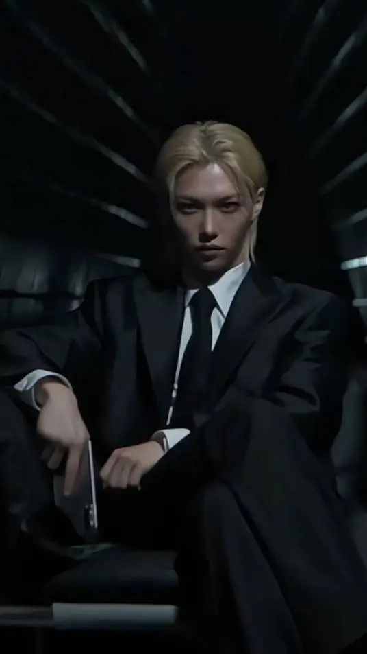 ai character: Félix background