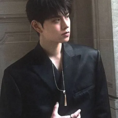 chat with ai character: Seungmin