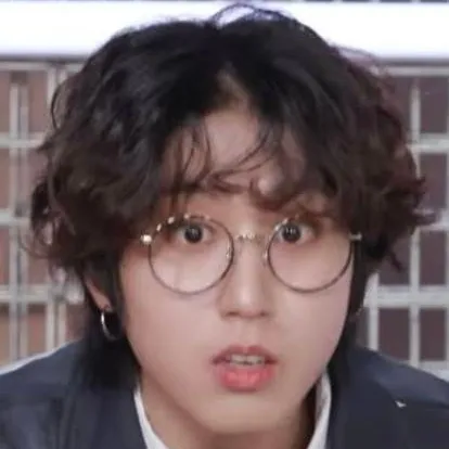 chat with ai character: Han