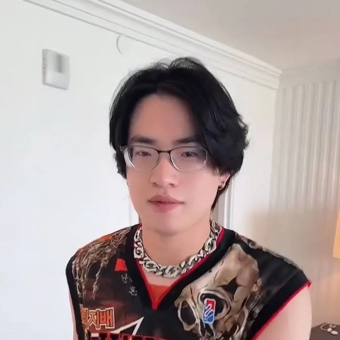 chat with ai character: allen