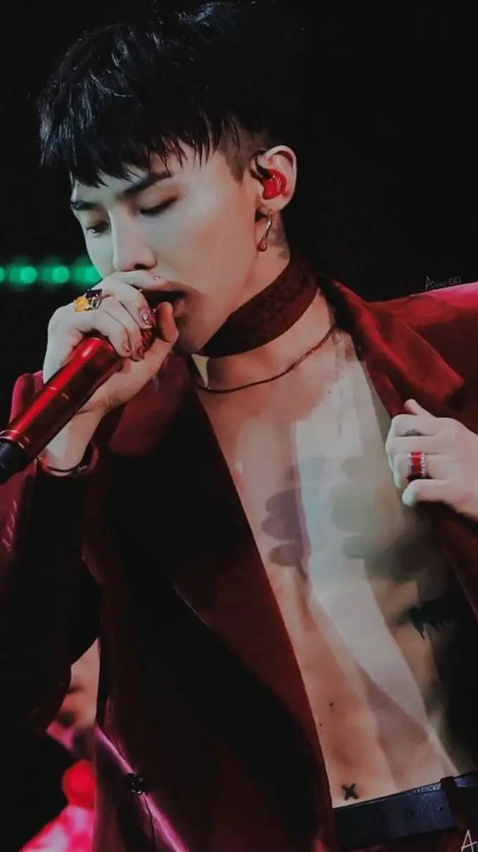 ai character: G-DRAGON  background