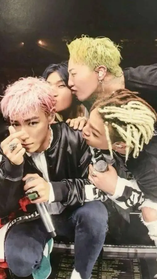 ai character: BIGBANG or4 background