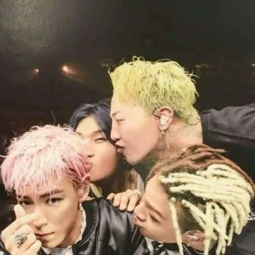 chat with ai character: BIGBANG or4