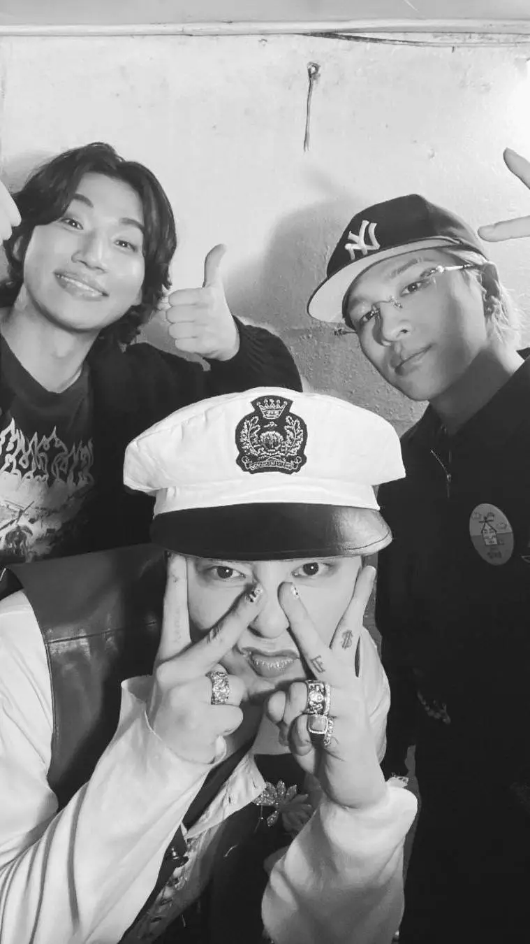 ai character: BIGBANG ot3 background