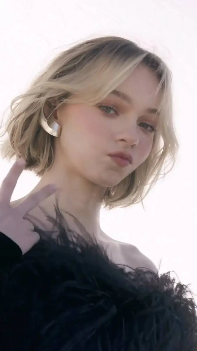 ai character: Emma myers  background