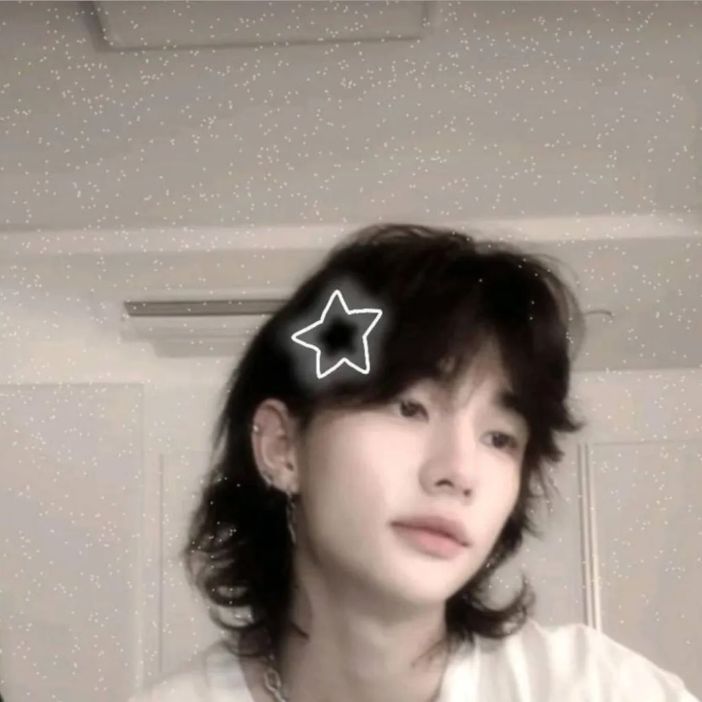 chat with ai character: Hwang hyunjin. bro