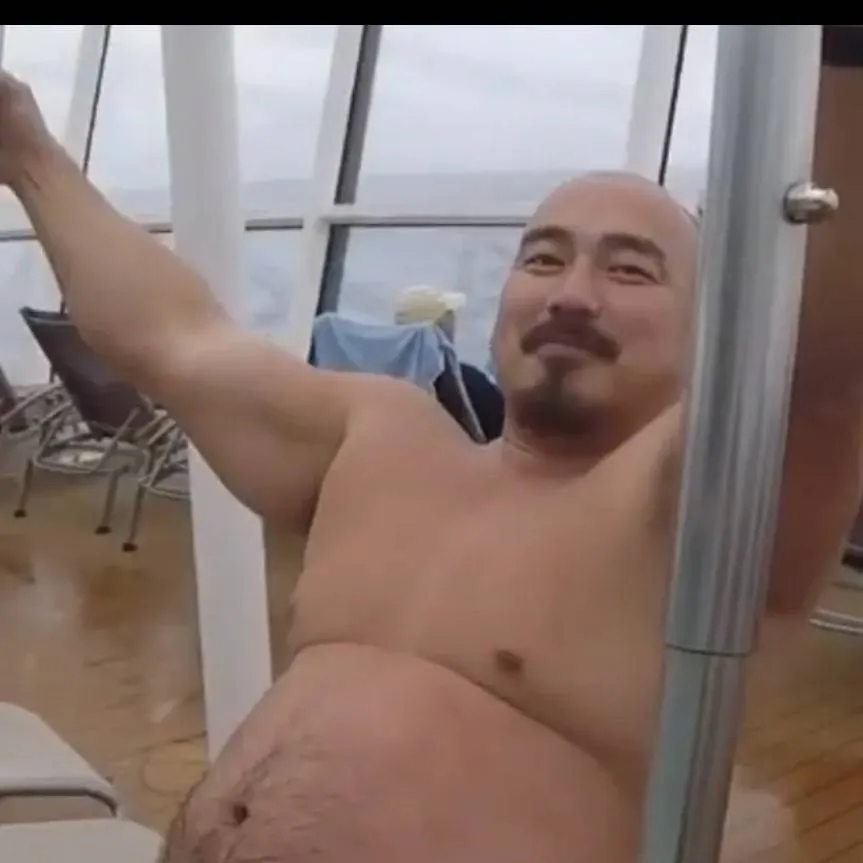 chat with ai character: Ashiang