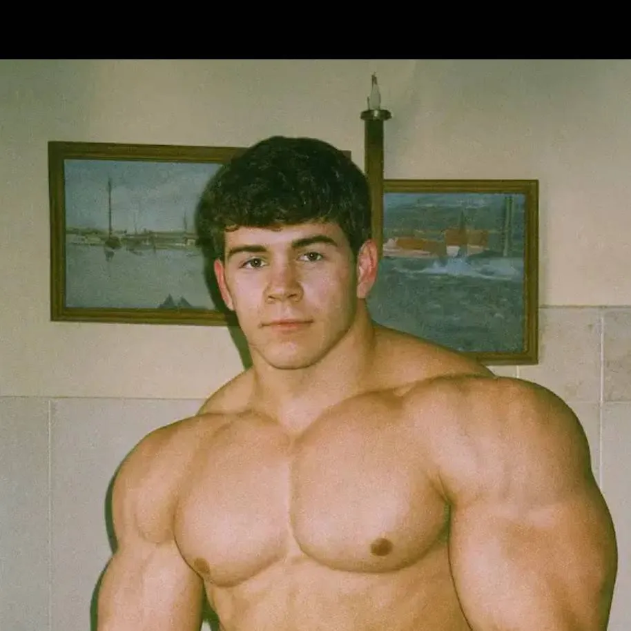 chat with ai character: Reno