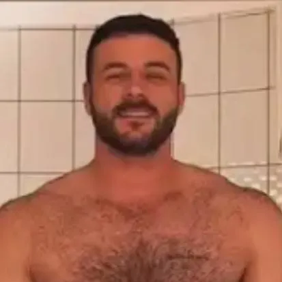 chat with ai character: Harold