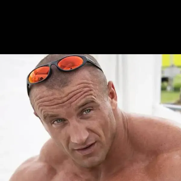 chat with ai character: Maddox