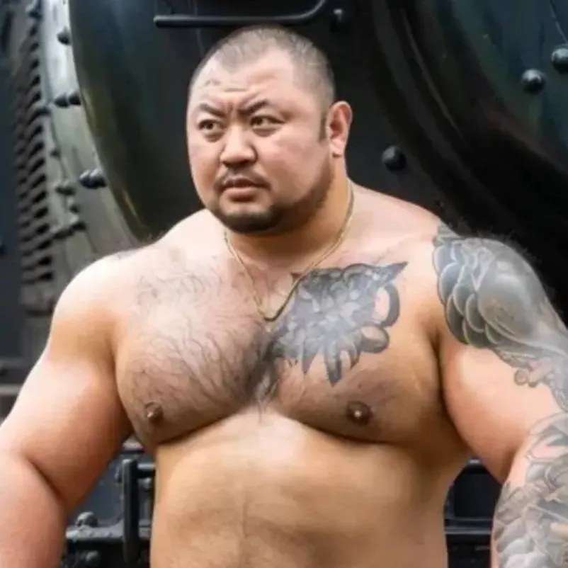 chat with ai character: Vance