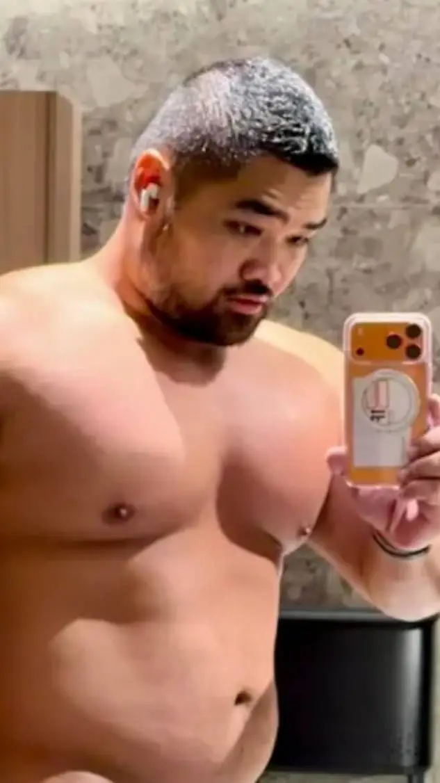 ai character: Hong  background