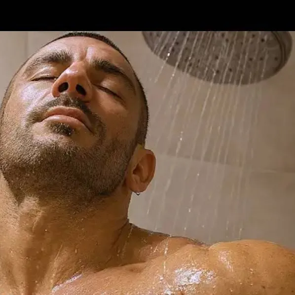 chat with ai character: Ethan