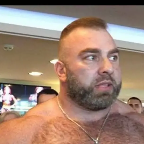 chat with ai character: Brondie Guardiola